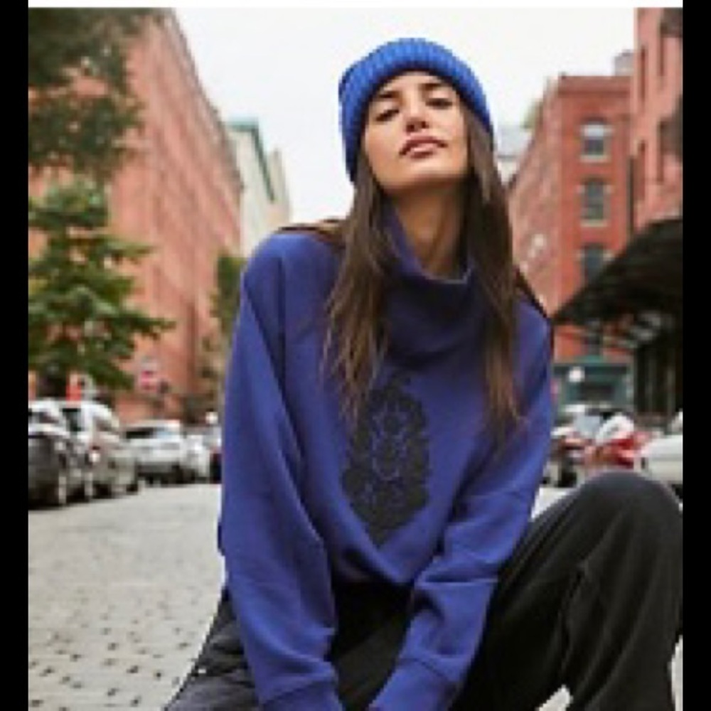HOST PICK 🎉🎉 NWT FREE PEOPLE MOVEMENT GOOD TIMES SWEAT w/ LOGO